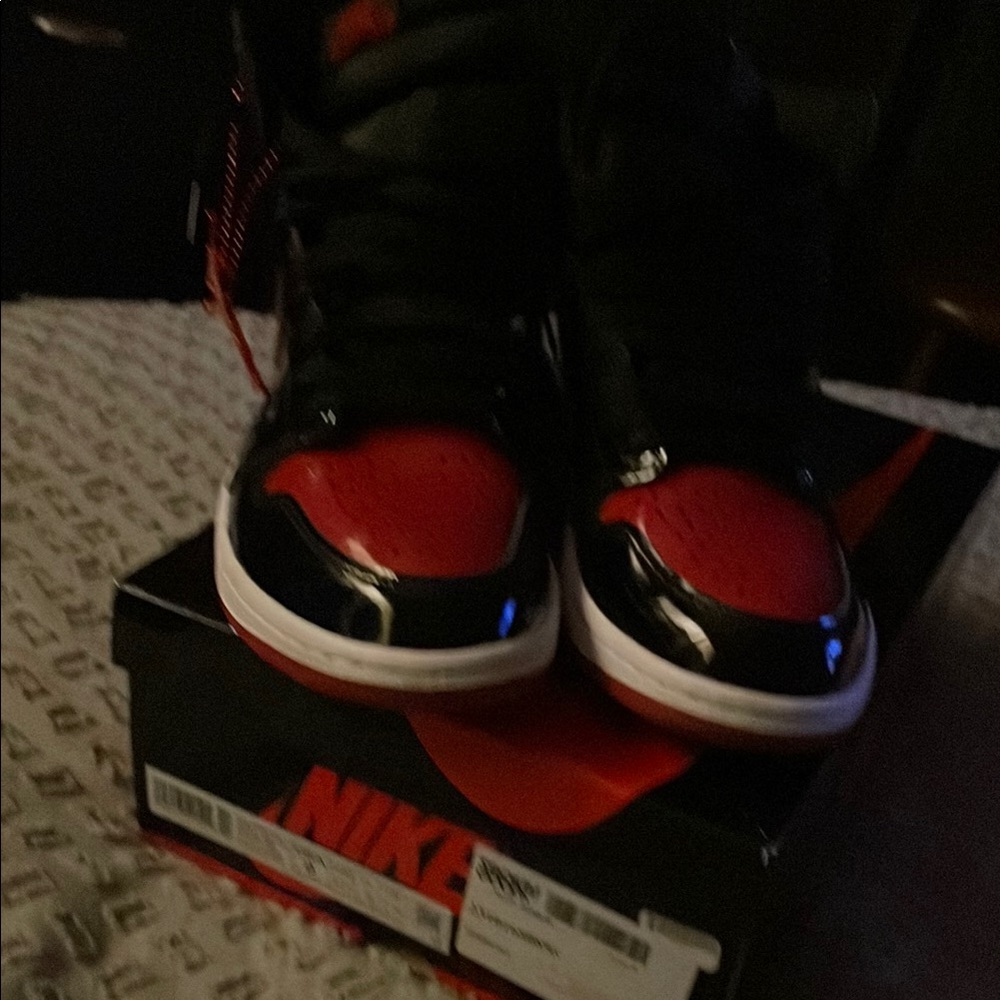 Nike Air Jordan 1 Retro High Black Red Sneakers